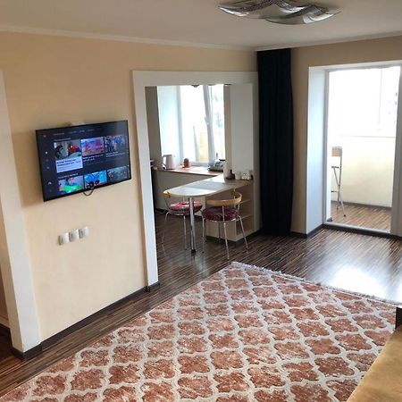Apartment On Republic Square Ustʼ-Kamenogorsk Dış mekan fotoğraf