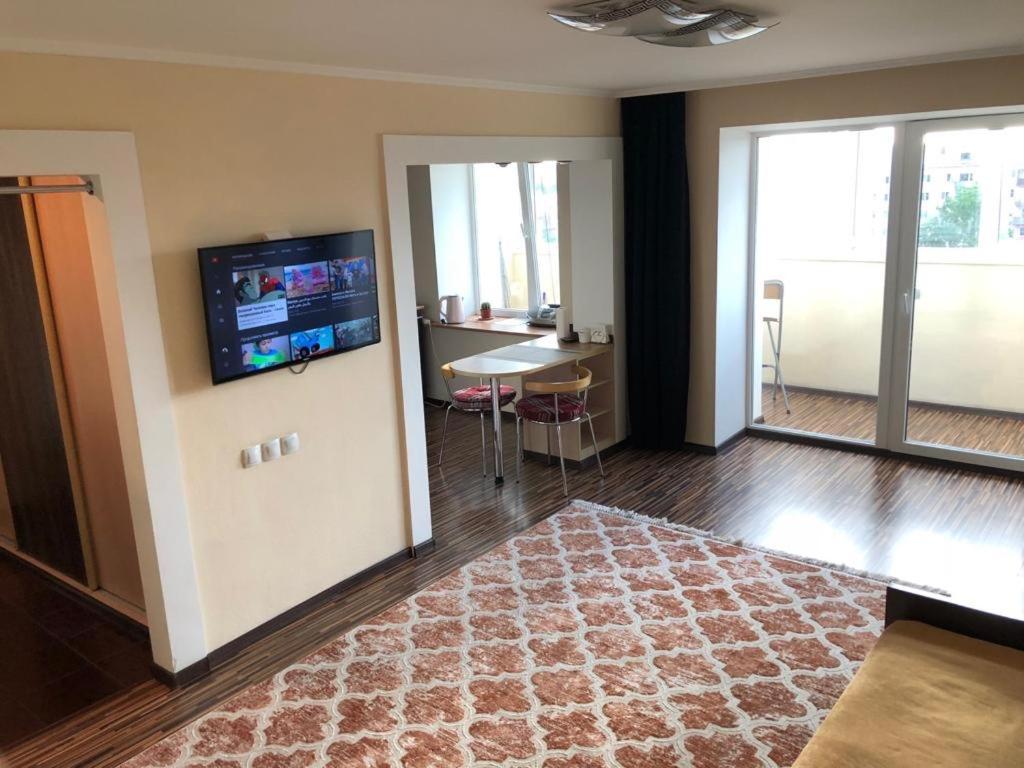 Apartment On Republic Square Ustʼ-Kamenogorsk Dış mekan fotoğraf